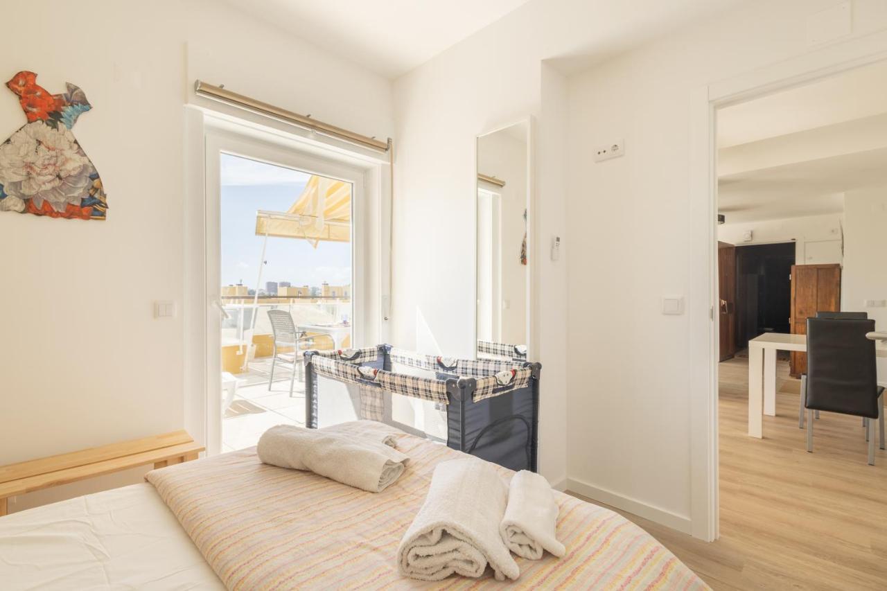 Oceanfront & Big Terrace Private Apartment Oeiras