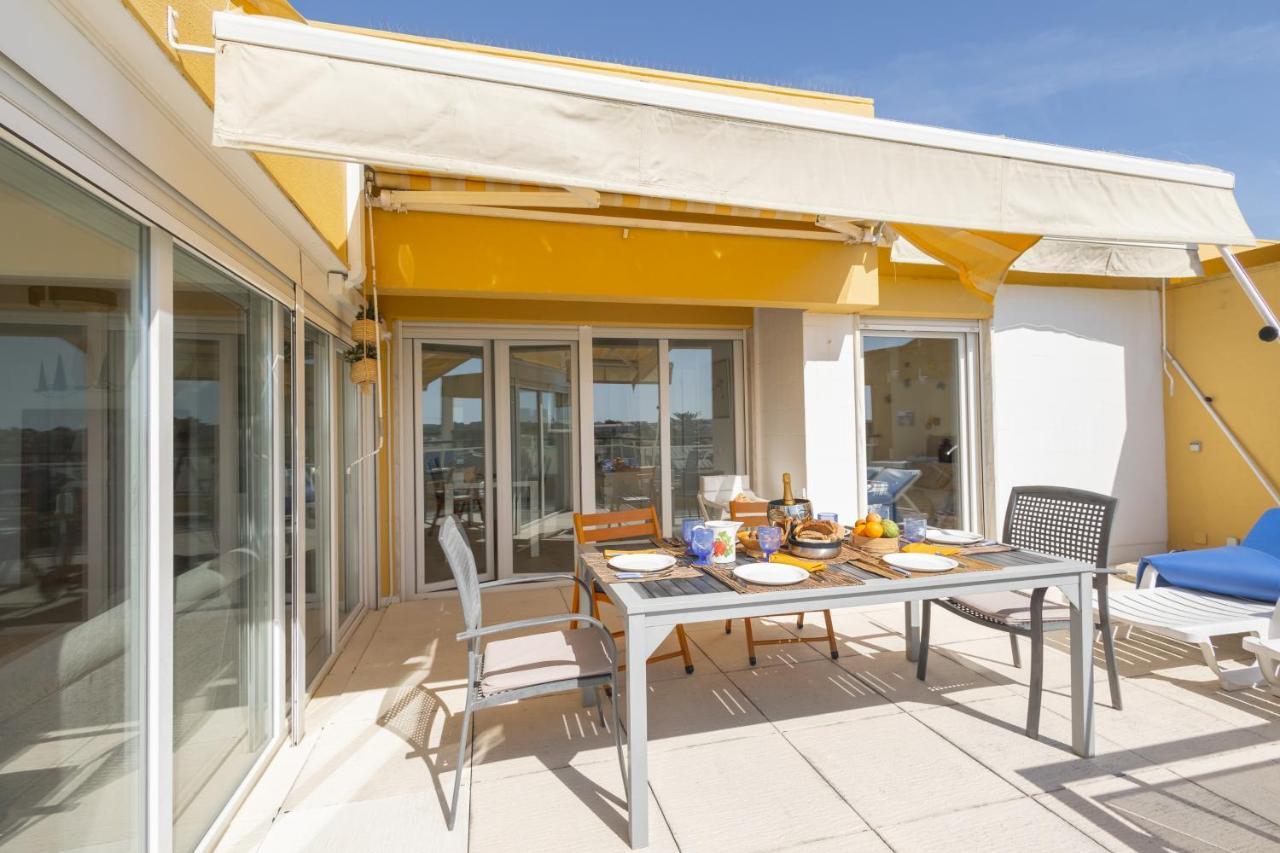 Oceanfront & Big Terrace Private Apartment